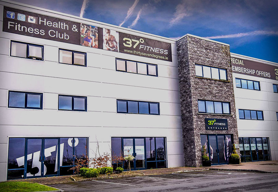 Loughrea Community Radio Afternoon Show LIVE from 37 Degrees Fitness